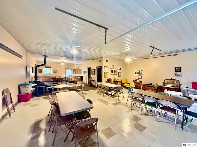 691 N 12th Road, Palmyra, NE 68110