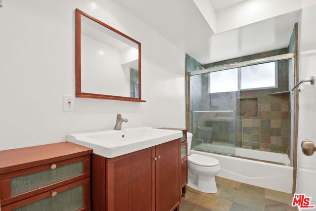 6149 Dalecrest Avenue, Woodland Hills (los Angeles), CA 91367
