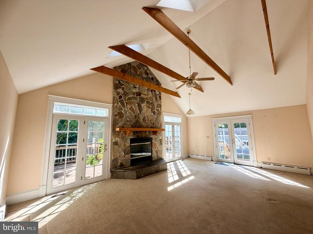 909 N IVY ST, Arlington, VA 22201
