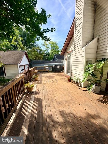 909 N IVY ST, Arlington, VA 22201