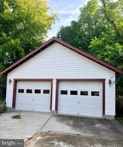 909 N IVY ST, Arlington, VA 22201