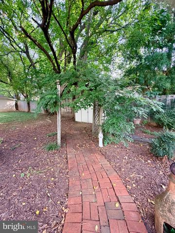 909 N IVY ST, Arlington, VA 22201