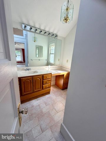 909 N IVY ST, Arlington, VA 22201