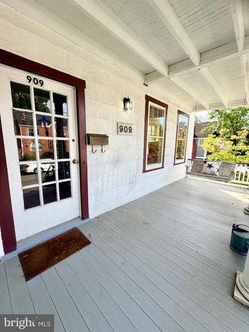 909 N IVY ST, Arlington, VA 22201