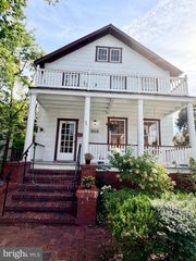 909 N IVY ST, Arlington, VA 22201