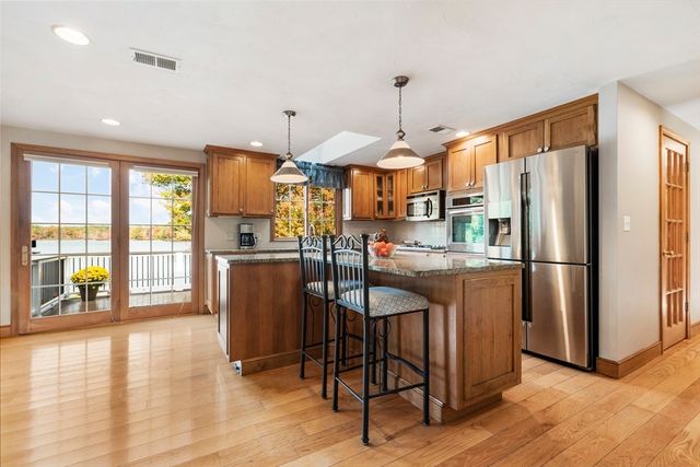 73 Ridge Rd, Foxboro, MA 02035