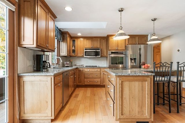 73 Ridge Rd, Foxboro, MA 02035