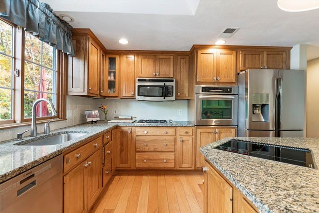 73 Ridge Rd, Foxboro, MA 02035