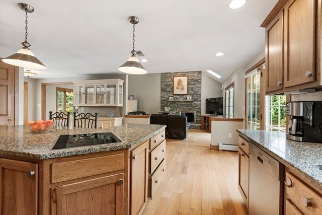 73 Ridge Rd, Foxboro, MA 02035