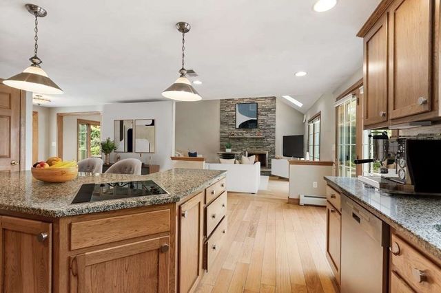 73 Ridge Rd, Foxboro, MA 02035