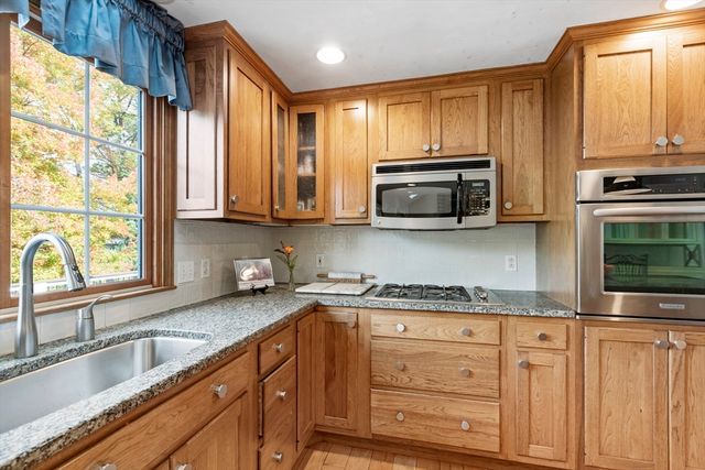 73 Ridge Rd, Foxboro, MA 02035