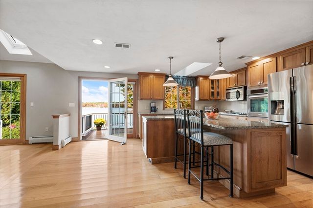 73 Ridge Rd, Foxboro, MA 02035