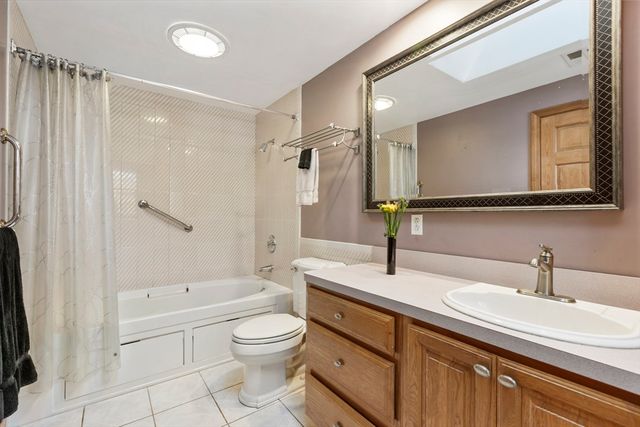 73 Ridge Rd, Foxboro, MA 02035