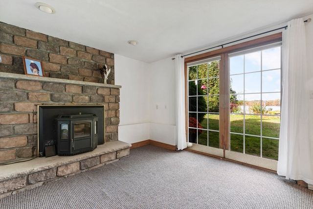 73 Ridge Rd, Foxboro, MA 02035