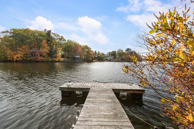 73 Ridge Rd, Foxboro, MA 02035