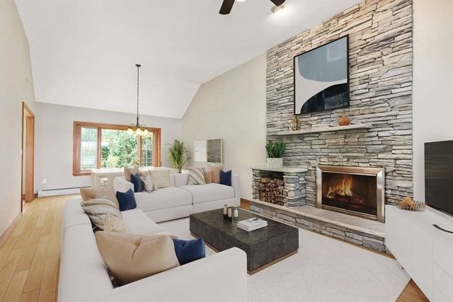 73 Ridge Rd, Foxboro, MA 02035