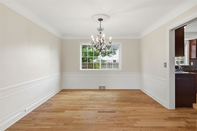 653 Perrien Place, Grosse Pointe Woods, MI 48236