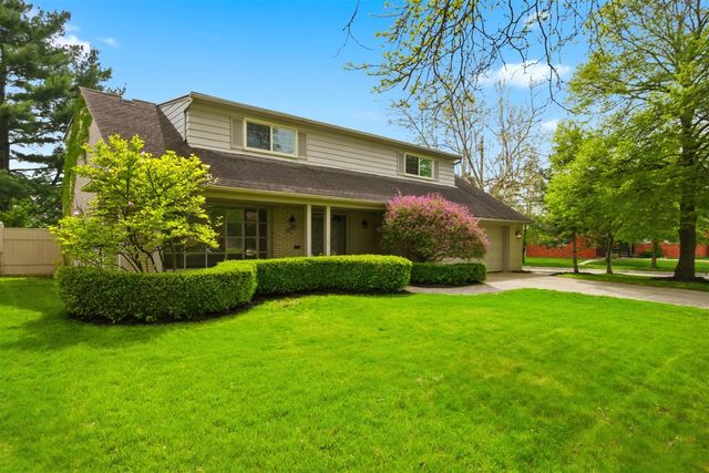 653 Perrien Place, Grosse Pointe Woods, MI 48236