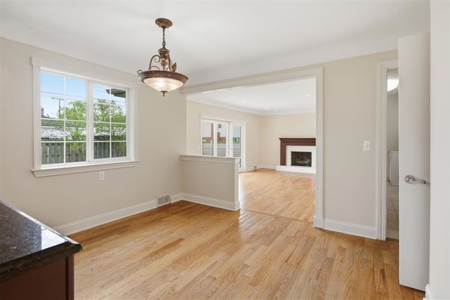 653 Perrien Place, Grosse Pointe Woods, MI 48236