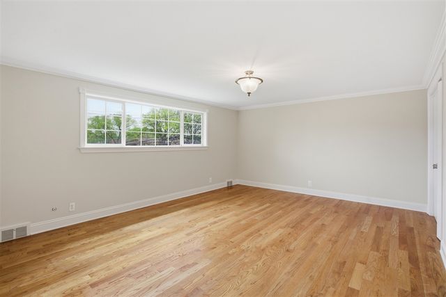 653 Perrien Place, Grosse Pointe Woods, MI 48236