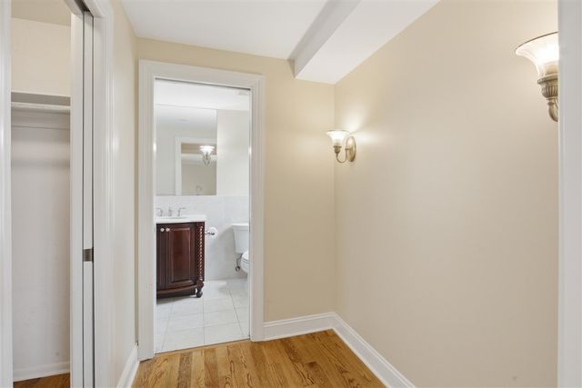 653 Perrien Place, Grosse Pointe Woods, MI 48236
