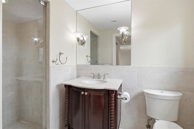 653 Perrien Place, Grosse Pointe Woods, MI 48236