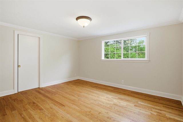 653 Perrien Place, Grosse Pointe Woods, MI 48236