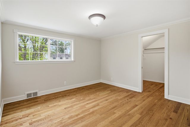 653 Perrien Place, Grosse Pointe Woods, MI 48236
