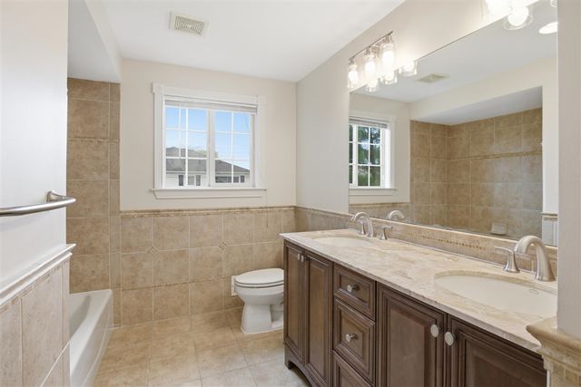 653 Perrien Place, Grosse Pointe Woods, MI 48236