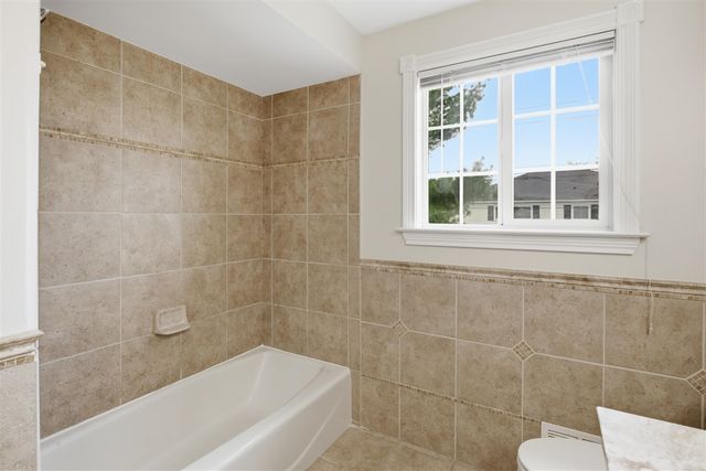 653 Perrien Place, Grosse Pointe Woods, MI 48236