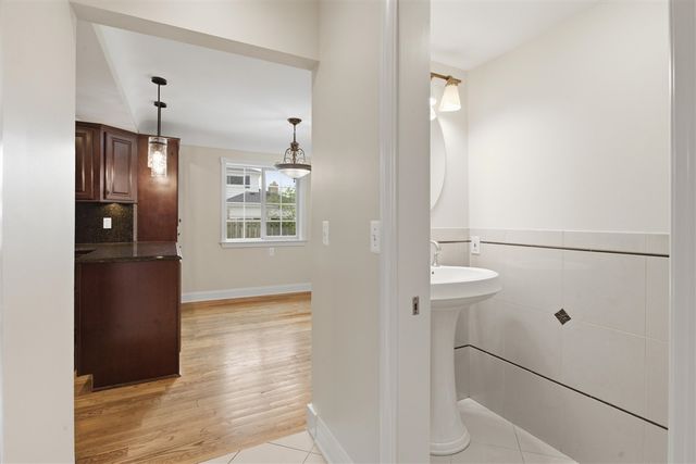 653 Perrien Place, Grosse Pointe Woods, MI 48236