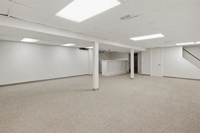 653 Perrien Place, Grosse Pointe Woods, MI 48236