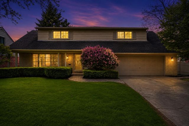 653 Perrien Place, Grosse Pointe Woods, MI 48236