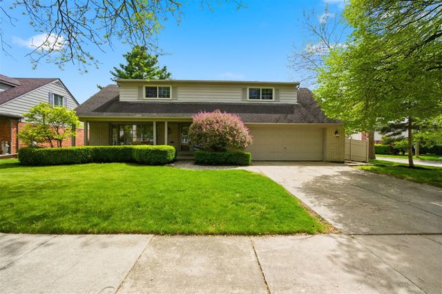 653 Perrien Place, Grosse Pointe Woods, MI 48236