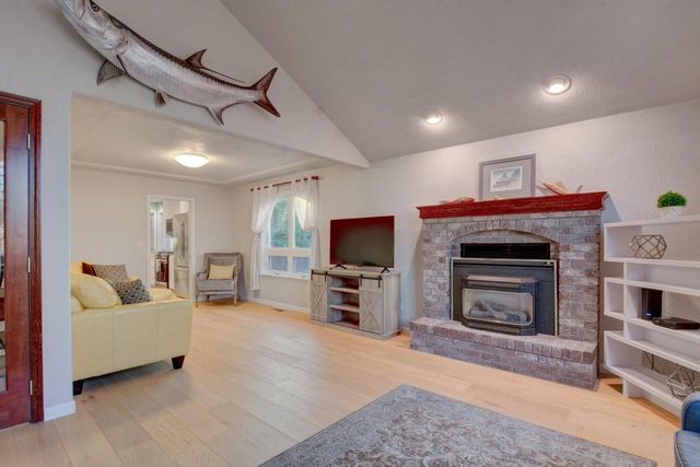 3340 Henderson Way, Medford, OR 97504