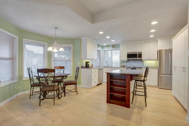 3340 Henderson Way, Medford, OR 97504