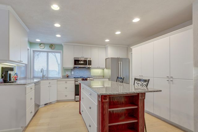 3340 Henderson Way, Medford, OR 97504