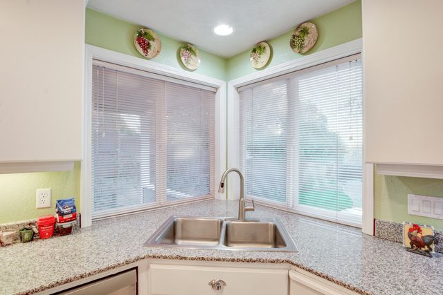 3340 Henderson Way, Medford, OR 97504