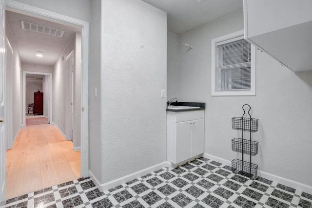 3340 Henderson Way, Medford, OR 97504