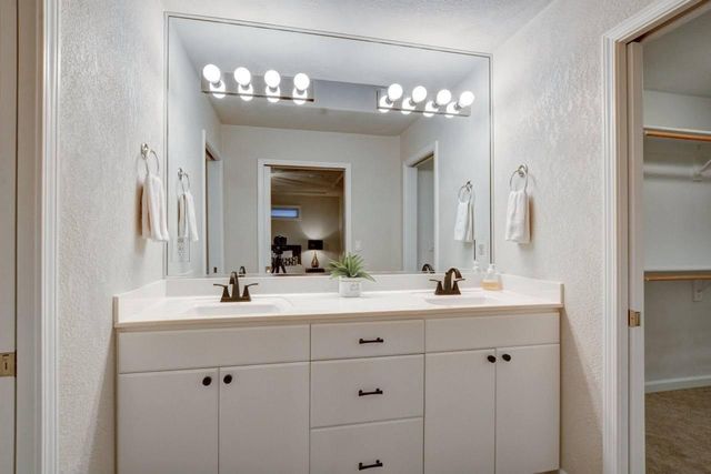 3340 Henderson Way, Medford, OR 97504