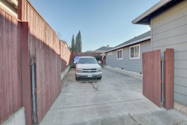 3340 Henderson Way, Medford, OR 97504