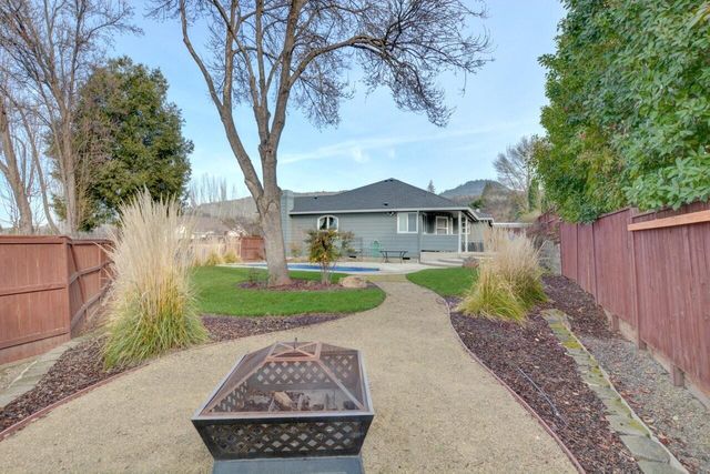 3340 Henderson Way, Medford, OR 97504