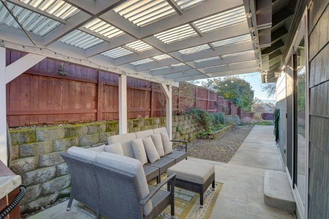 3340 Henderson Way, Medford, OR 97504