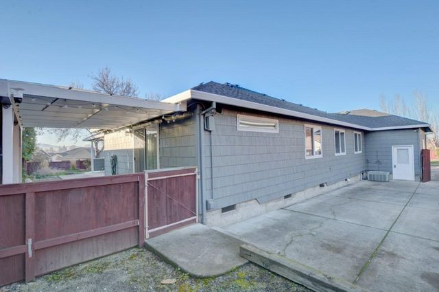 3340 Henderson Way, Medford, OR 97504