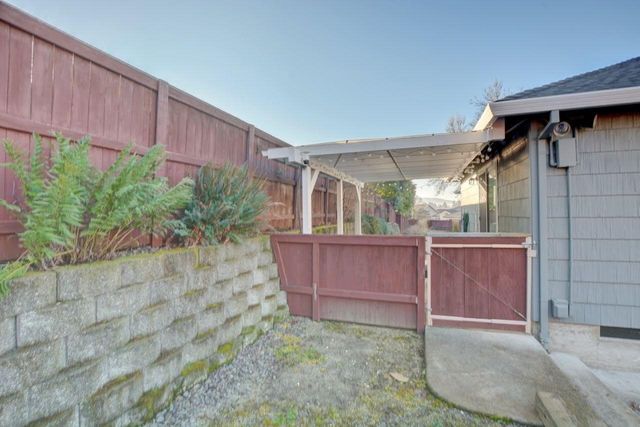 3340 Henderson Way, Medford, OR 97504