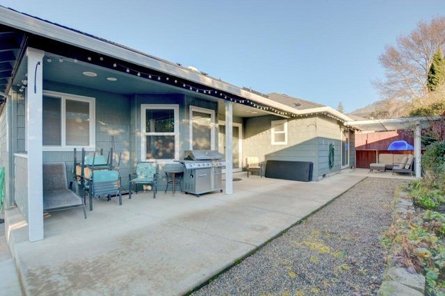 3340 Henderson Way, Medford, OR 97504