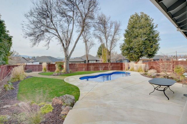 3340 Henderson Way, Medford, OR 97504