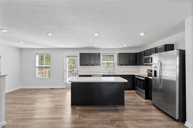 3208 Sunny Brook Drive, Akron, OH 44312