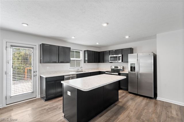 3208 Sunny Brook Drive, Akron, OH 44312