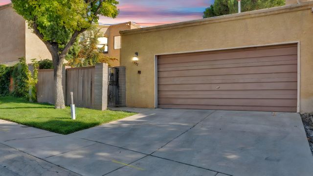 7232 Bobwhite Lane NE, Albuquerque, NM 87109